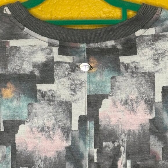 Tahari Sport Abstract Print Pullover Sweatshirt – Women’s Medium – NWT - Picture 4 of 7